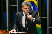 Senador acusa imprensa de 