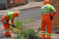 Prefeitura assume servi�os de limpeza que eram feitos por empresa terceirizada