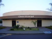 Ladr�o � �filmado� furtando celular na C�mara Municipal de Arei�polis