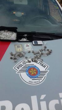 PM de Pardinho realiza a pris�o de mulher com 42 �parangas�  de maconha 