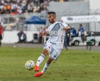 Clayson, revelado em Botucatu, assina contrato de 4 anos com o Corinthians