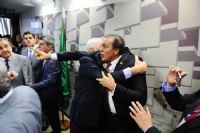 Senadores d�o show de baixaria em sess�o que debateu reforma trabalhista 