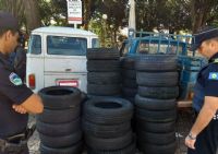 GCM, PM e fiscais apreendem pneus sem procedncia com ambulantes