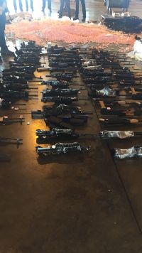 Pol�cia Civil apreende 60 fuzis de guerra no Aeroporto Internacional do Rio