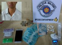 Rapaz com por��es de coca�na  � preso pela PM de Itatinga