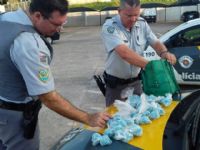 Pol�cia Rodovi�ria de Ja� prende mulher com bolsa cheia de coca�na  