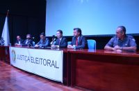 Cart�rio Eleitoral  diploma prefeito e vereadores de Pardinho e Itatinga