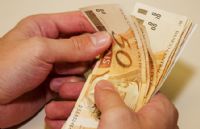 Com infla��o menor, proje��o para sal�rio m�nimo � de R$ 965 em 2018