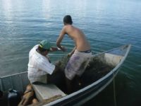 Aps perodo de piracema pescadores voltam  ativa nesta quarta-feira