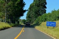 Colis�o de carro contra �rvore causa morte de jovem de 20 anos em Itatinga