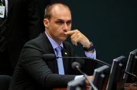 70 deputados federais e 2 senadores s�o eleitos por S�o Paulo no Congresso Nacional
