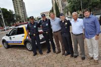 Prefeito recebe as chaves do novo ve�culo para frota da Guarda Municipal 