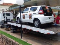 Ap�s campanha no com�rcio r�dio Municipalista sorteia carro em pra�a p�blica