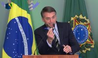 Presidente Jair Bolsonaro assina decreto que flexibiliza a posse de armas