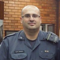 Policial morre baleado com tiro de fuzil em persegui��o a suspeitos em Dois C�rregos