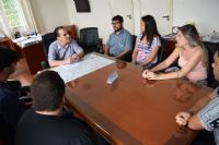 Prefeito de S�o Manuel discute reembolso escolar com  grupo de estudantes