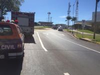 Vazamento de �leo em rotat�ria mobiliza o Corpo de Bombeiros, Defesa Civil e GCM 