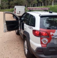 Assaltantes rendem motorista de van e levam carga de cigarros e isqueiros 