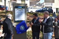 Autoridades realizam a entrega da Pra�a do Paratodos que foi revitalizada 