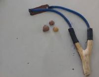 PM de Itatinga prende dupla por destruir l�mpadas de ilumina��o p�blica 