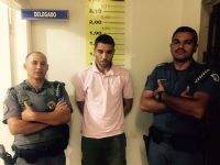 PM de Anhembi flagra dupla em a��o de tr�fico nas proximidades de escola