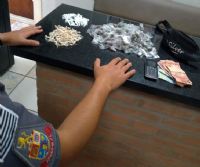 Ap�s se envolver em acidente adolescente � flagrado com grande quantidade de droga