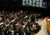 Deputados aprovam projeto de lei anticorrup��o com texto alterado