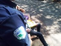 GCM flagra adolescentes fazendo uso de maconha em praas da cidade