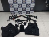 Pol�cia Rodovi�ria apreende fuzis e metralhadora em Itatinga